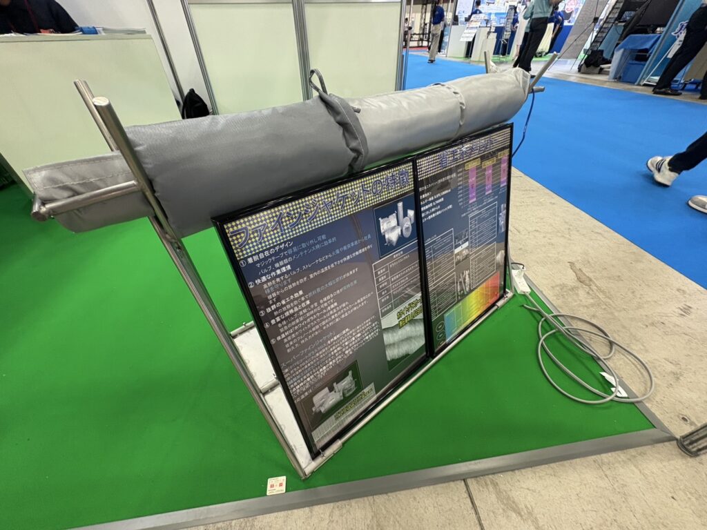 配管用ファインジャケットのデモンストレーション